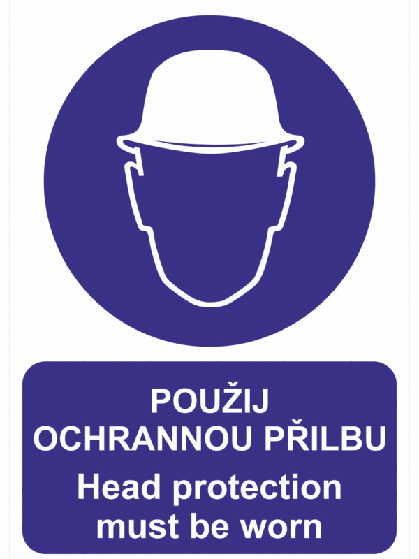 Bezpečnostní vícejazyčná tabuka: Český a anglický text: "Použij ochranou přilbu / Head protection must be worn"