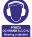 Vícejazyčná tabulka - Anglický a český text: "Použij ochranu sluchu / Hearing protection must be worn"