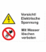 Bezepčnostní vícejazyčná tabulka - Německý text: "Vorsicht elektrische spannung! / Mit Wasser löschen verboten"