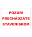 Bezpečnostné zakazové značky - textová tabuľka: Pozor! Prechádzáte staveniskom