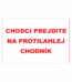Bezpečnostné zakazové značky - textová tabuľka: Chodci prejdite na protiľahlej chodník